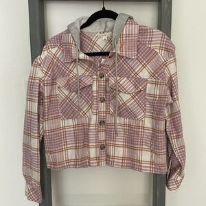 Ultra Flirt crop shacket. Pink and Brown Plaid Shirt with Hood. NWT Size S.